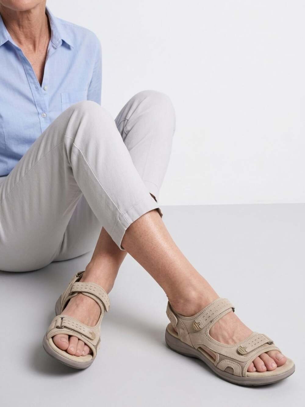 Clarks Collection Saylie Jade Sandals Beige Strappy Walking Shoes